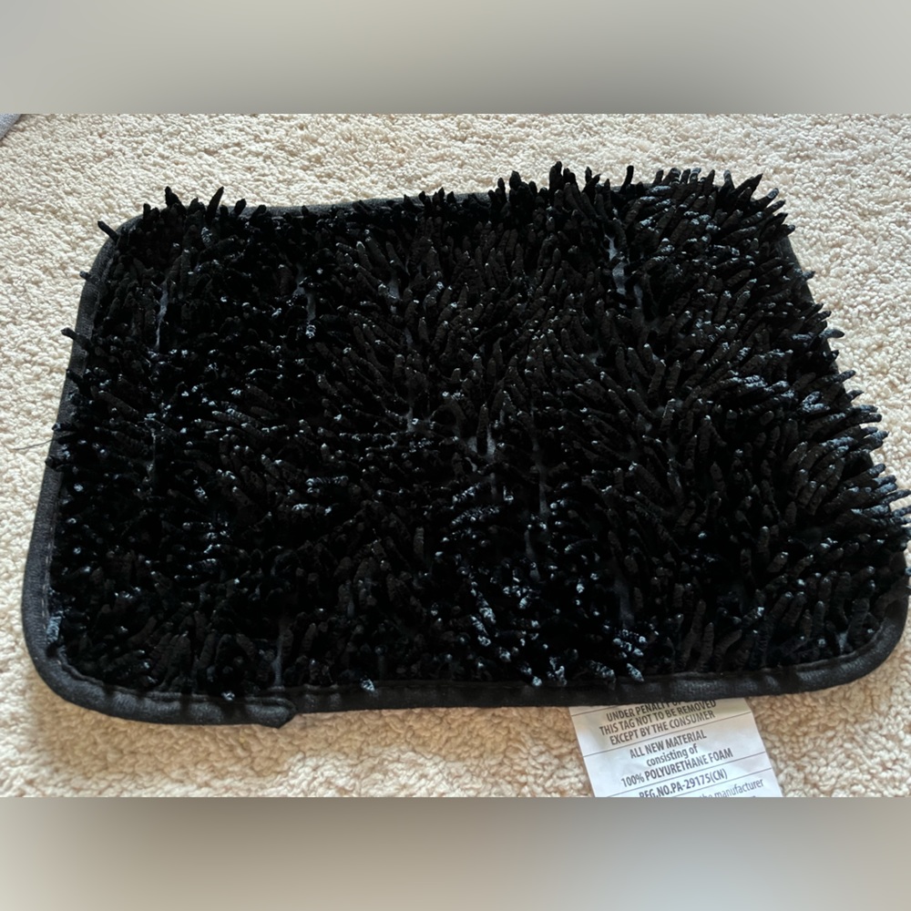 Cute locker shelf decor shag rug 🖤